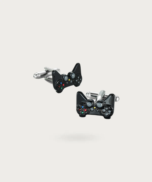 Boutons de manchette représentant une manette de jeu vidéo rétro