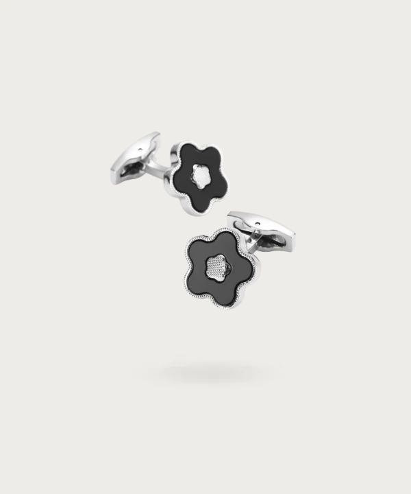 Boutons de manchettes en forme de fleur, un choix chic et intemporel pour toutes les occasions.