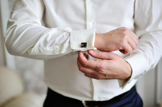 Comment porter des boutons de manchette : Le Guide Complet