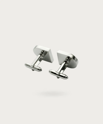 Boutons de manchette Globe-Trotter portés sur une chemise blanche