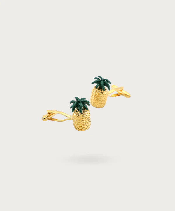 "Éclat tropical sur une manchette élégante"