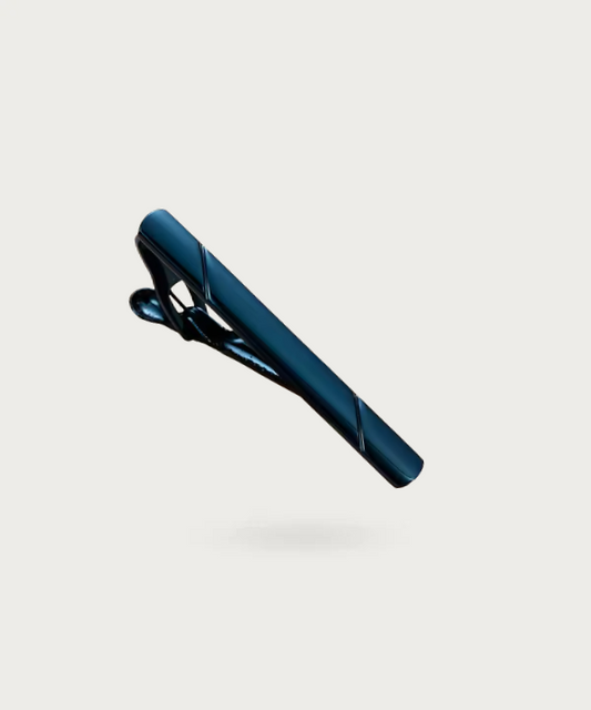 Pince à cravate bleu marine avec traits fins, accessoire élégant pour homme.