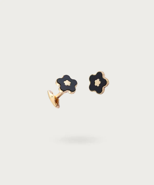 Boutons de manchettes floraux, ajout parfait pour une tenue élégante et moderne.