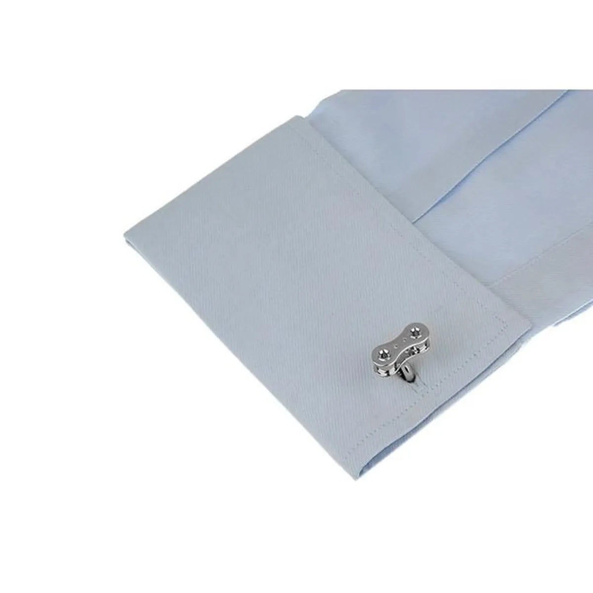 Boutons de manchette Cycliste Raffiné portés sur une chemise bleue
