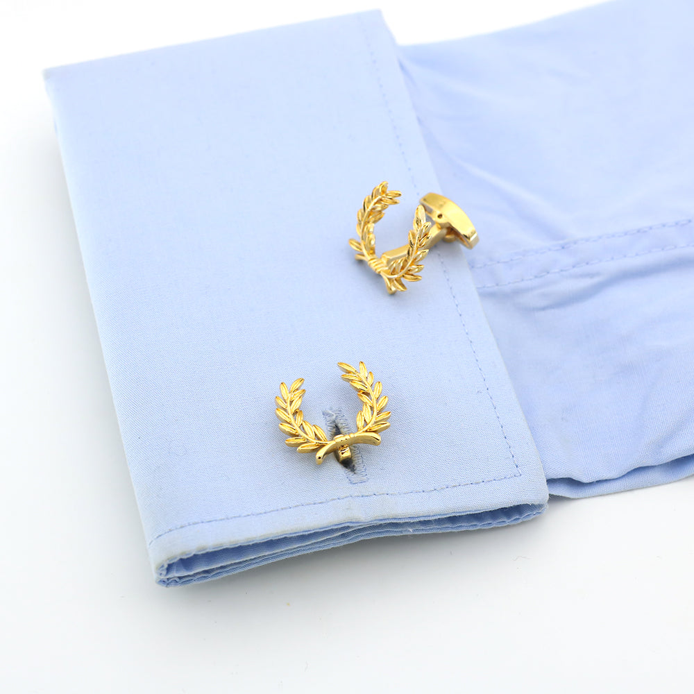 Boutons de manchette Laurier Triomphant portés sur une chemise